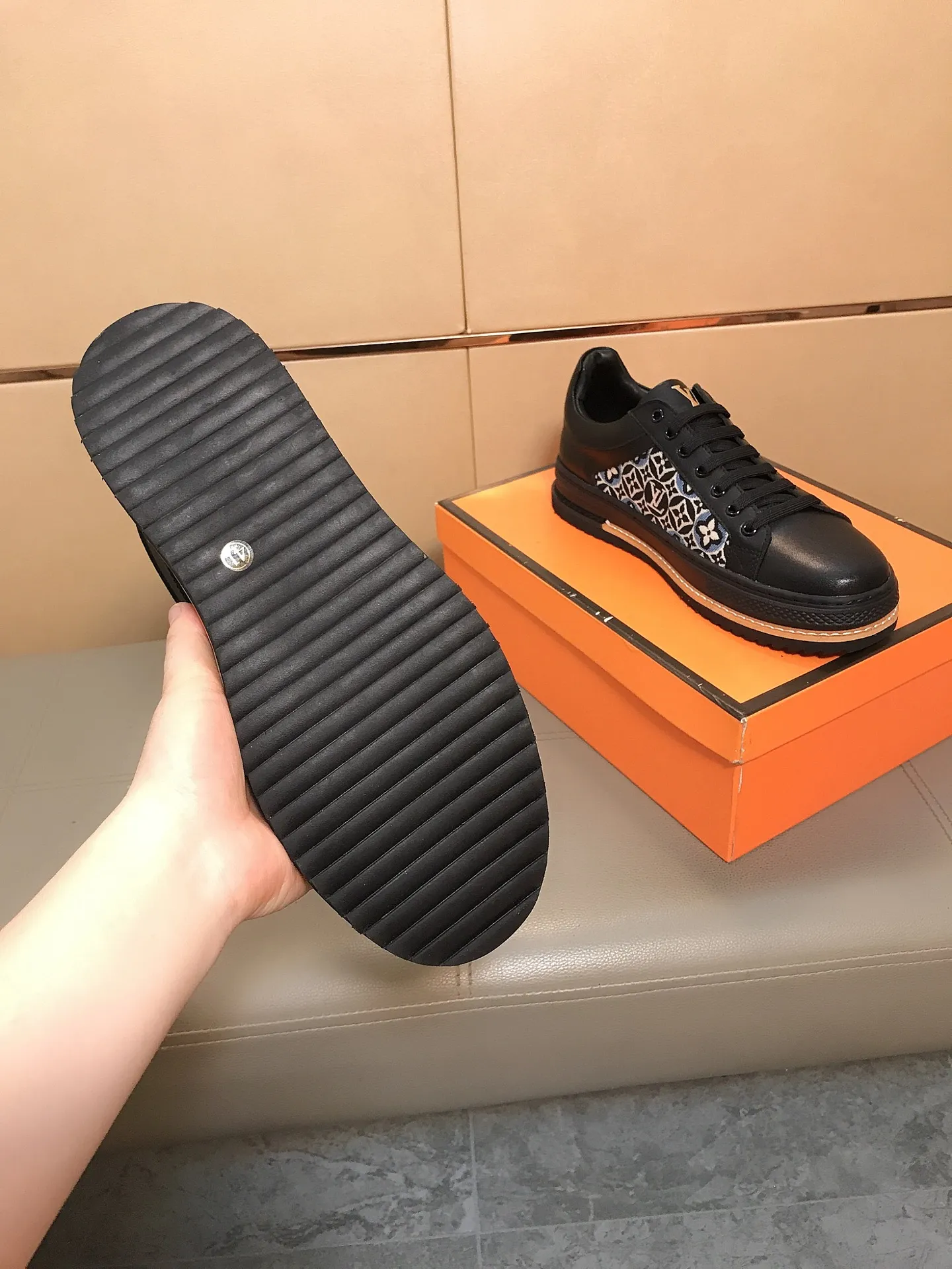 Ex-factory price 400 🆕🆕🔆🔆Hot-selling [Louis Vuitton] LV🔝new Korean style casual men's shoes, high-end brand, the upper is made of Italian cowhide stitching printed fabrics and sheepskin feet🔥, making walking more convenient and comfortable! Amazing work [color]! Create a fashionable personality to set off your uniqueness! A must-have for trendy men! Classic🔥Size: 38-44